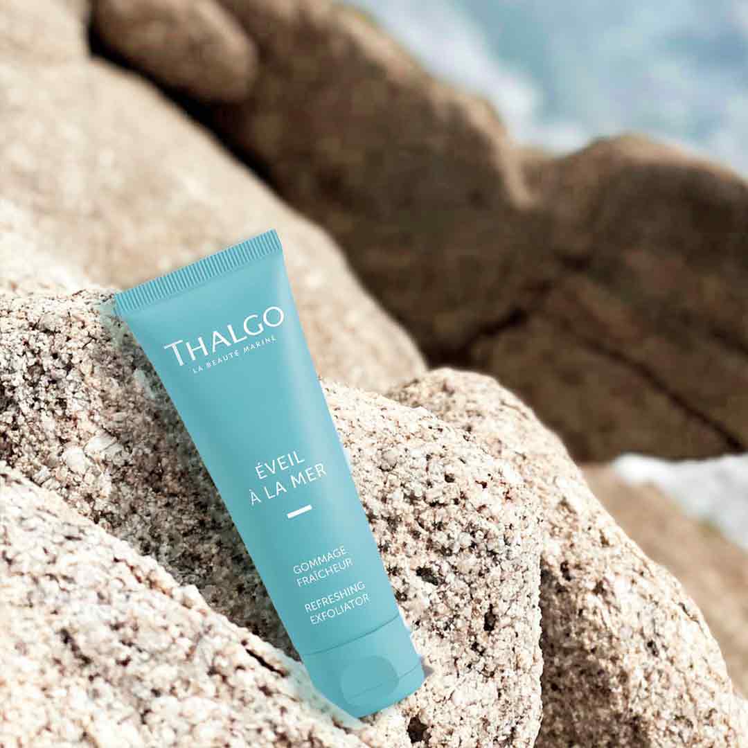 thalgo refreshing exfoliator – energizing face scrub with diatomaceous earth & almond shell for oily skin – 50ml
